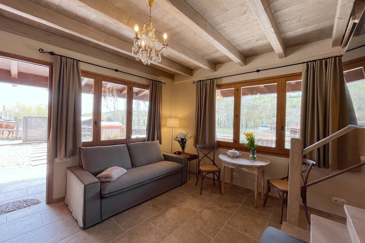 Propriété Airbnb réussie: Romantic stay in a natural setting with horses à Catalunya
