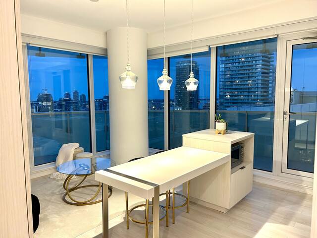 Luxury 1 + den with stunning views