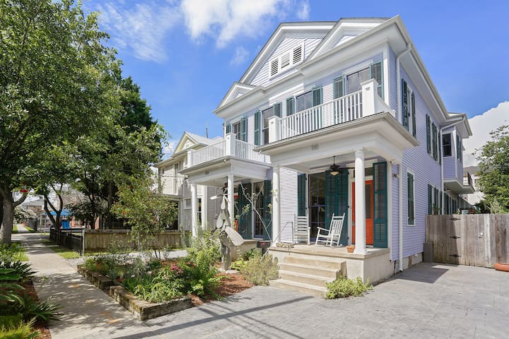 Sweet, historic uptown home (with yard & porches)