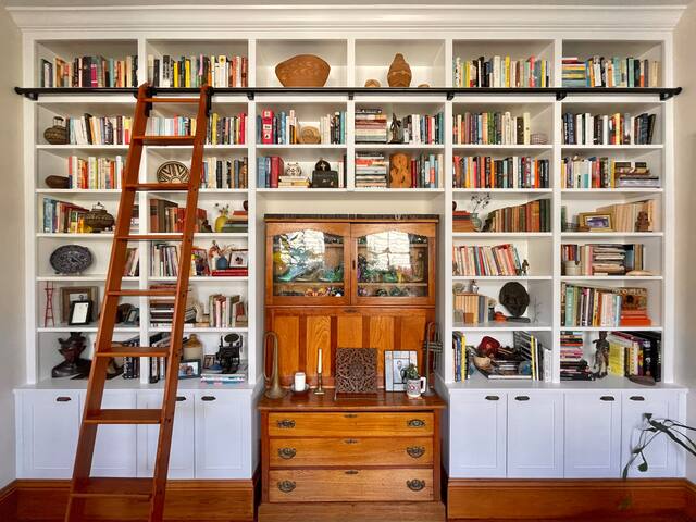 Sweet, historic uptown home (with yard & porches) gallery image 5