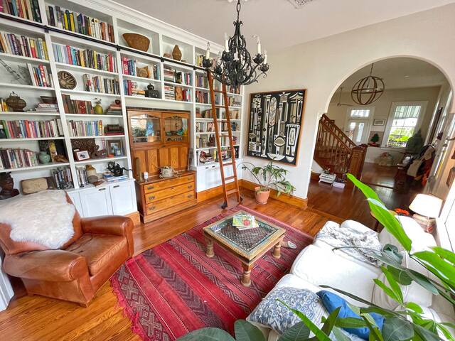 Sweet, historic uptown home (with yard & porches) gallery image 4