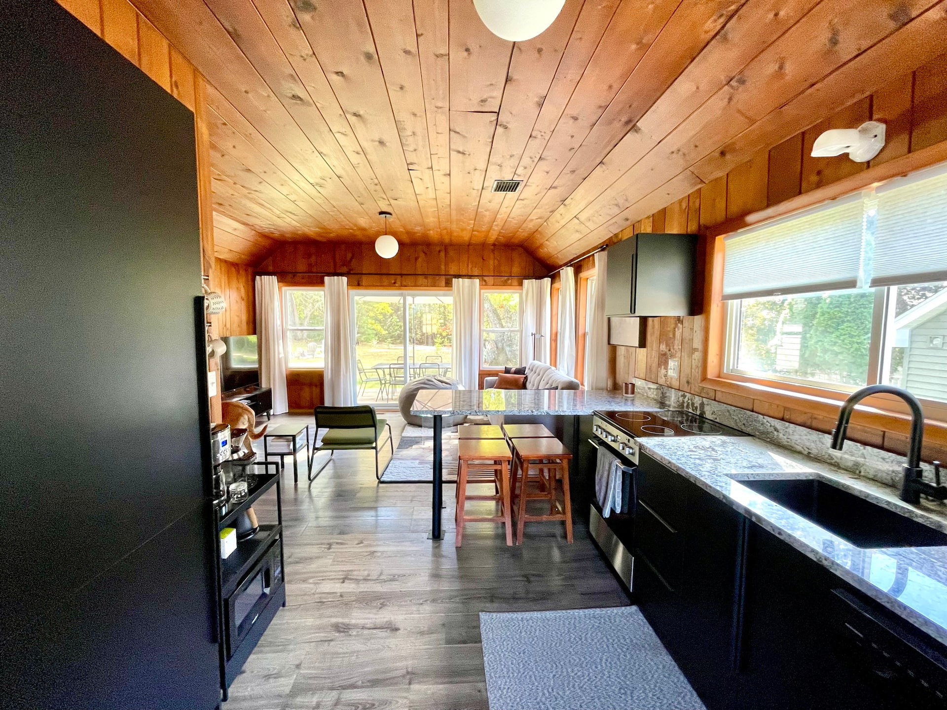 Little Moon Cabin: Ski, Golf, Lake, Walk to Town