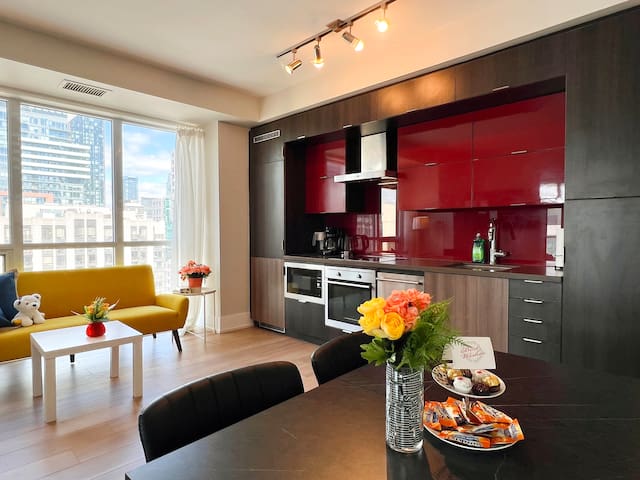 WorldCup DT RogerCenter 3B+2BFreeParking Pool Gym gallery image 2