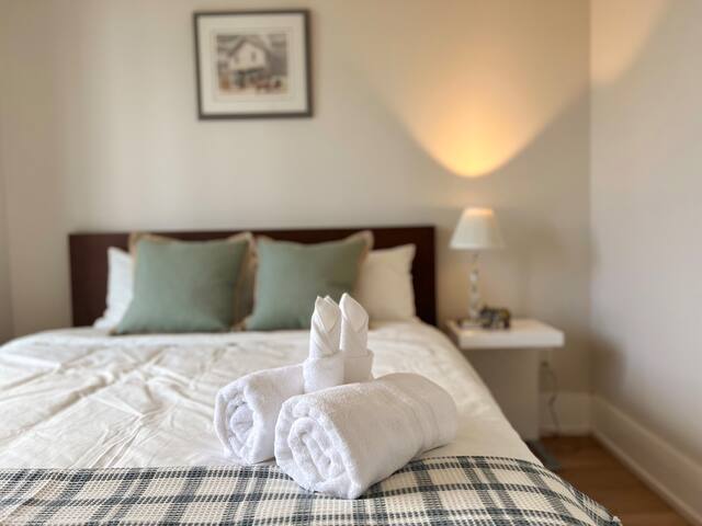 WorldCup DT RogerCenter 3B+2BFreeParking Pool Gym gallery image 5