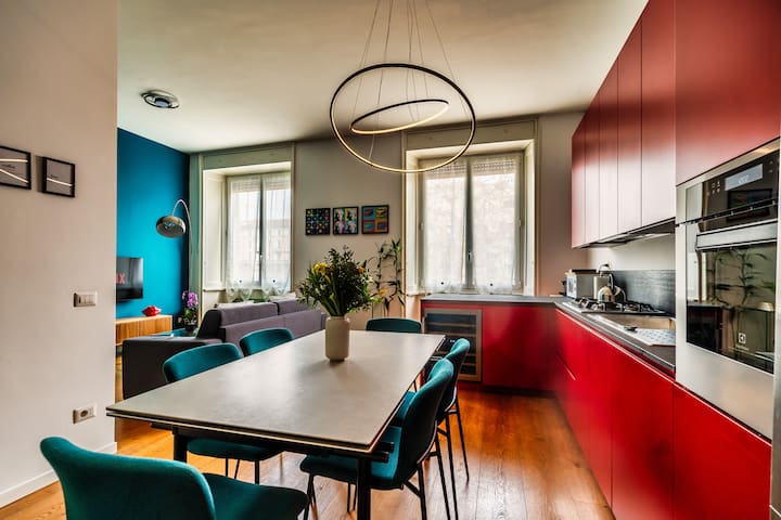 Tram 10 meters away | New House | Corso Sempione