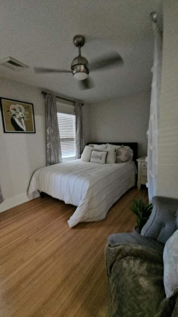 Ќе спиете многу добро на овој сосема нов терапевтски кревет со брачен кревет (широк 150-179 см) .