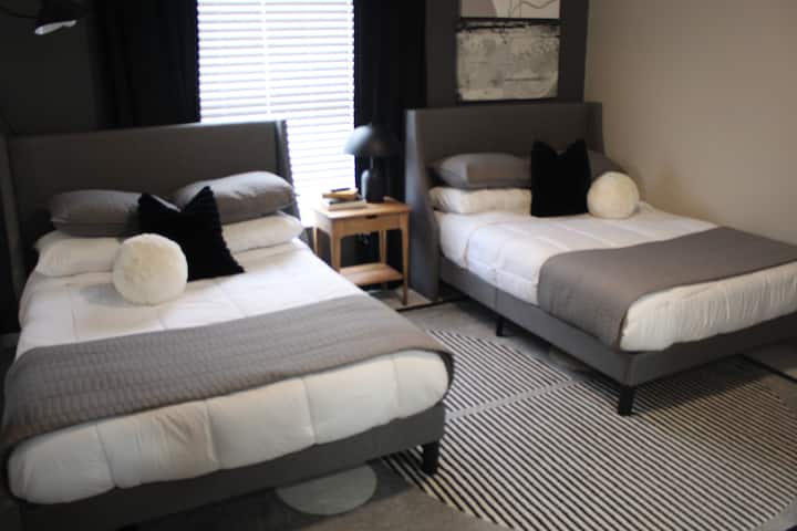 Druga spavaća soba: dva velika kreveta.