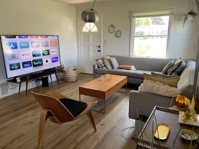 House 11 min to Venice/Santa Monica -new bathroom