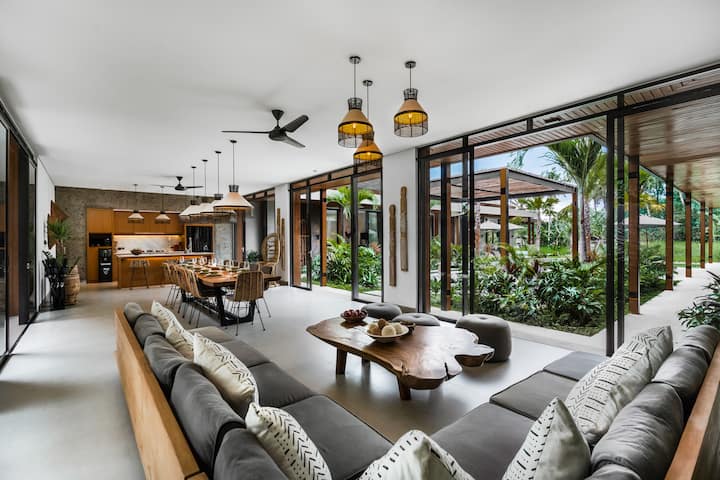 Lychee 6br Ubud Family Villa W/infinity Pool & Gym - Ubud