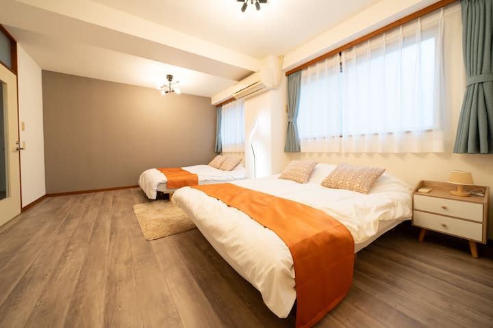 駅徒歩30秒/110㎡/13人まで宿泊可能/寝室4つ/シャワールーム2つ (30①)