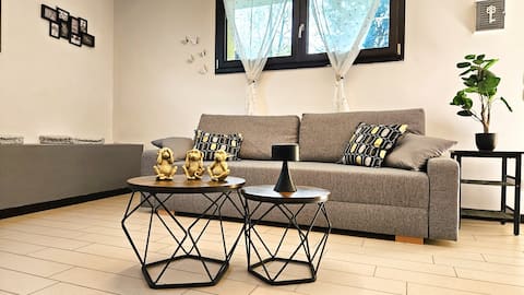 AK Homes - Apartment K, close to the airport