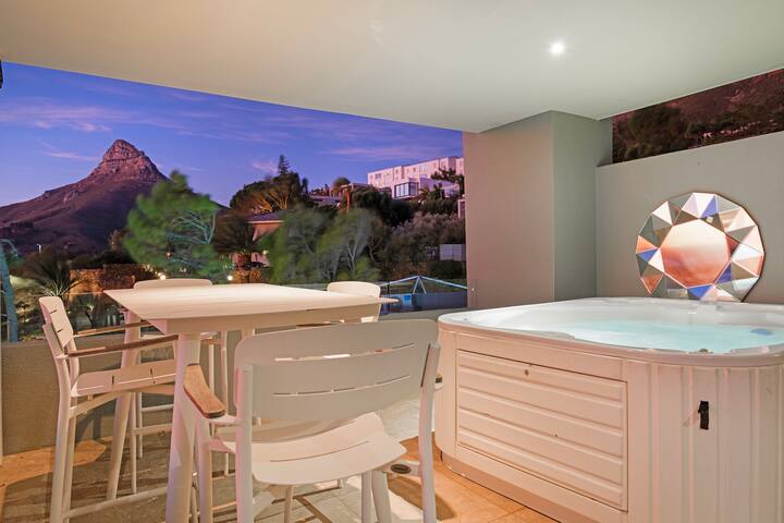 Luxury Villa with Sea Views in Camps Bay gallery image 2