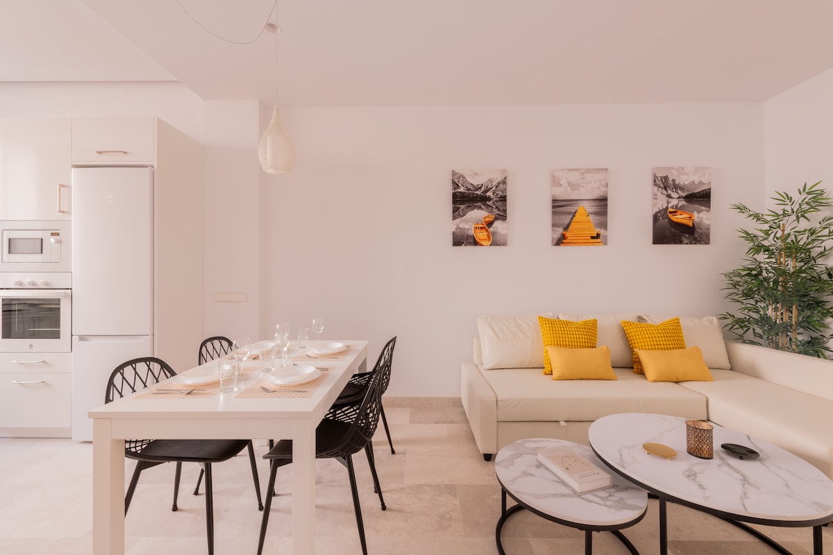 Popular Airbnb listing: A bright apartment with a patio in Chamartín in Tetuán