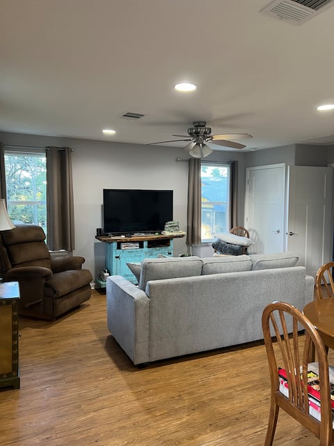 Popular Airbnb listing: Little Yellow Casita in Marble Falls