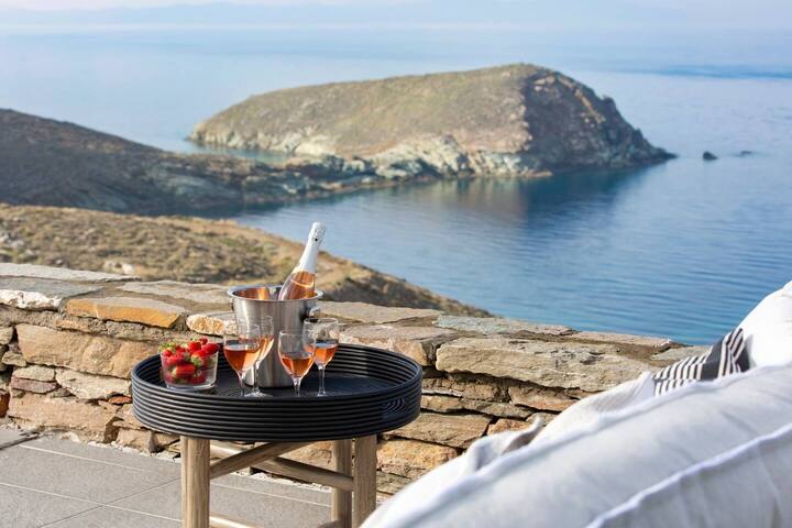 Picturesque Grecian Villa Hideaway gallery image 5