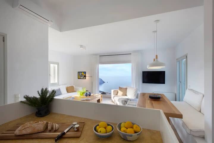 Picturesque Grecian Villa Hideaway gallery image 3