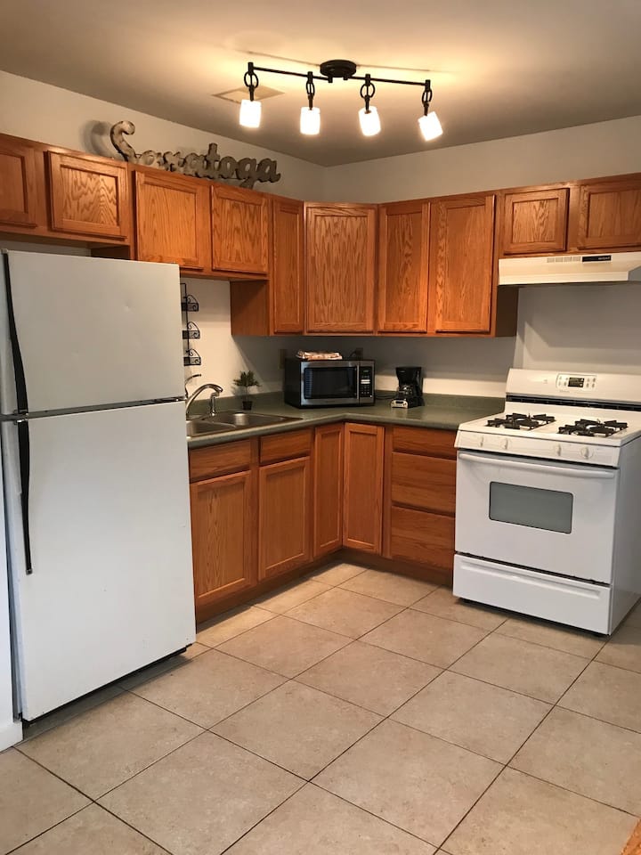 Downtown Apartment With Parking - Saratoga Springs, NY