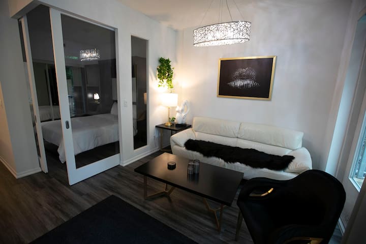 Stylish 3-Bed Waterfront Suite gallery image 2