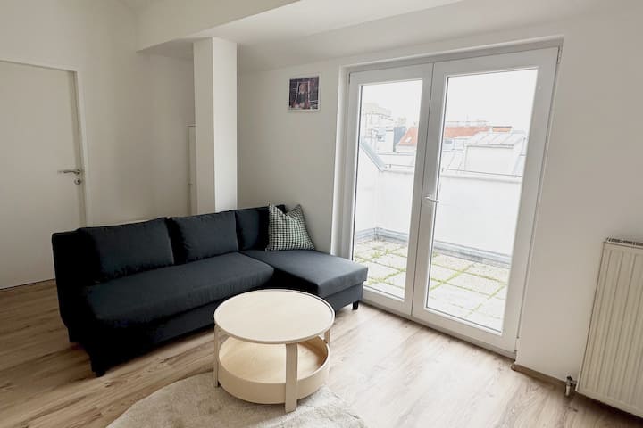 Cozy & New With Balcony View - Vienna