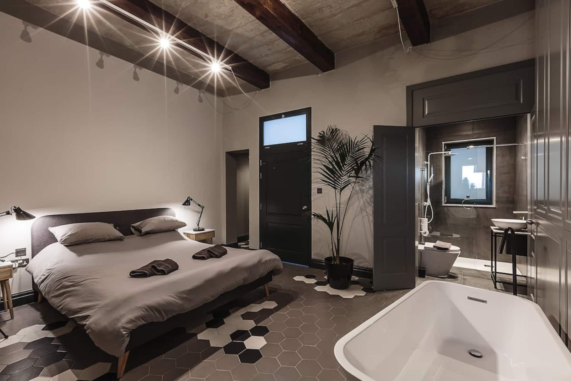 Rabat l.o. MDINA-Designer House THE BEDROOM-TUB