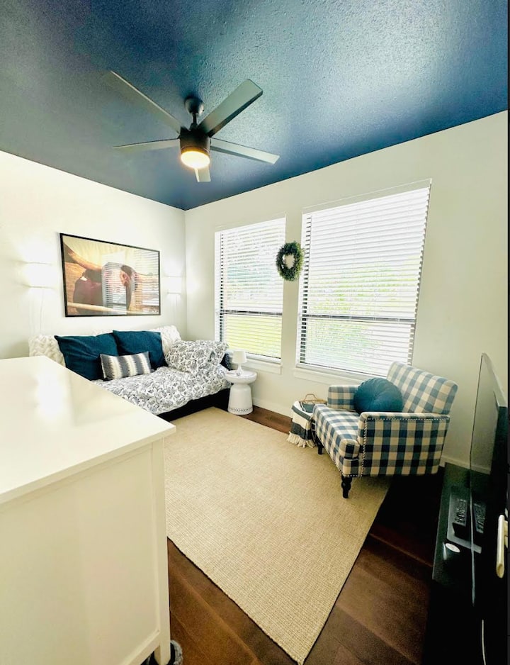 Სასტუმრო ოთახი 2 ტყუპისცალით ( 1 არის ჩალაგება) 