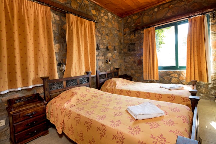 Ორსაძინებლიანი ბინა კონდიციონერით