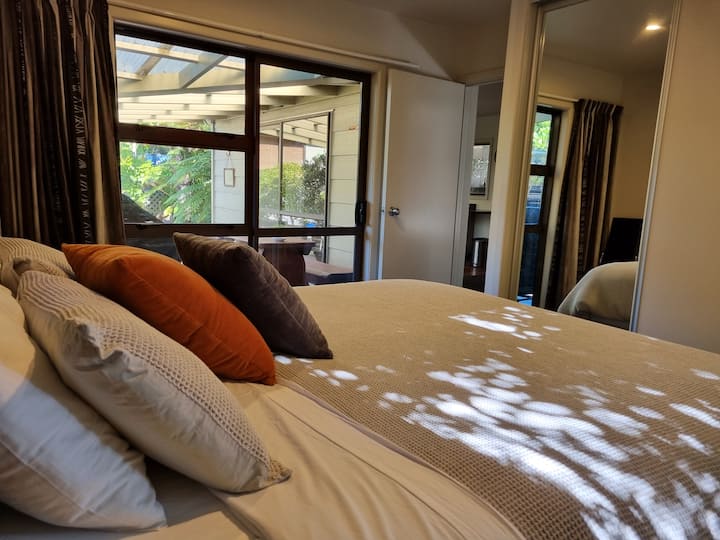 חדר שינה מס '1 עם מיטת סופרקינג נוחה במיוחד