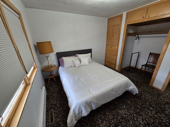 Bedroom 3 / 1st level / Queen size