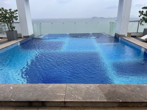 Seaside Serenity: Stunning Views Balcony + Parking