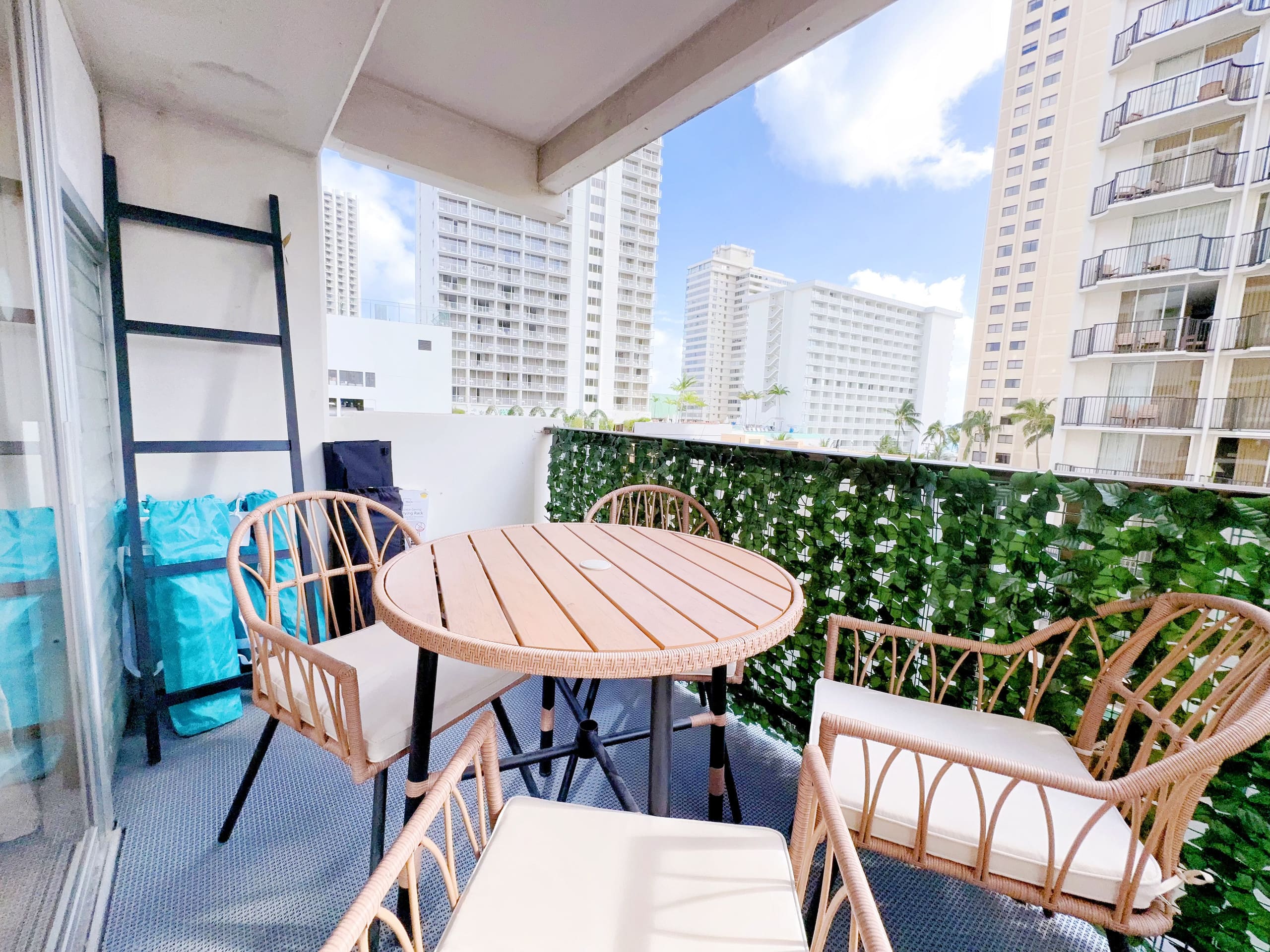 Ultra Modern-Waikiki Beach-Rare 2BR/2BTH/Parking! - Image 55
