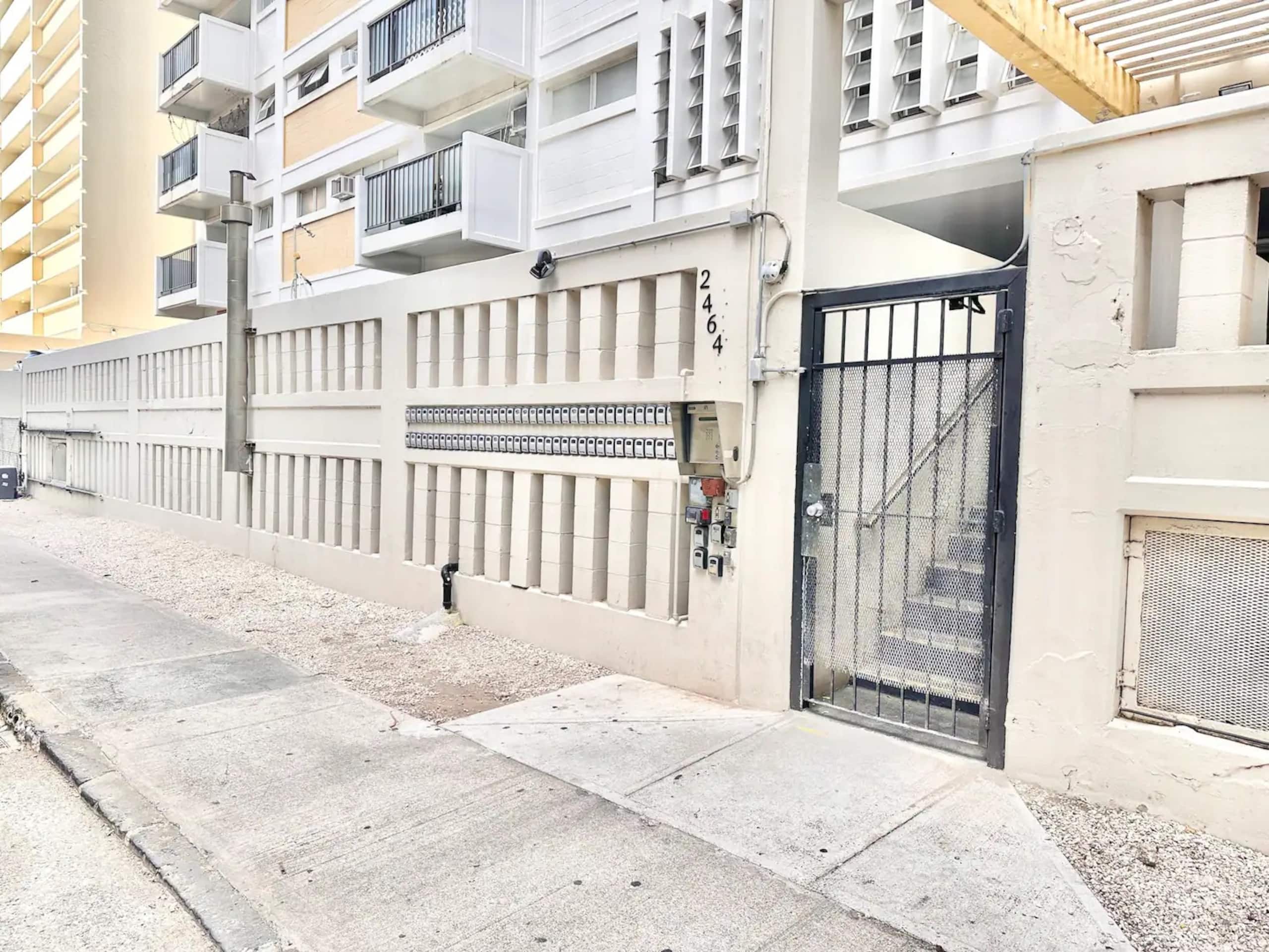 Ultra Modern-Waikiki Beach-Rare 2BR/2BTH/Parking! - Image 68