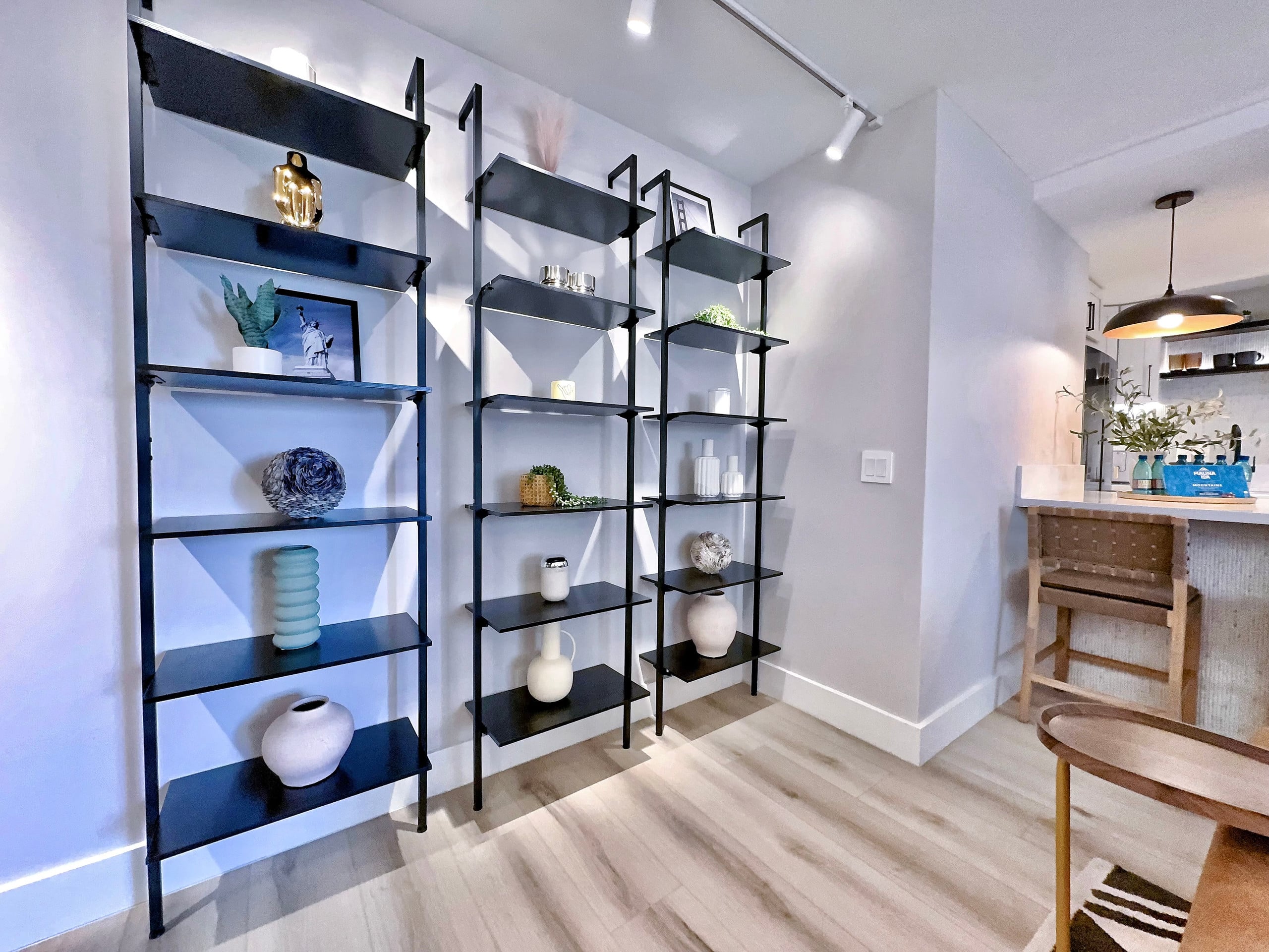 Ultra Modern-Waikiki Beach-Rare 2BR/2BTH/Parking! - Image 12