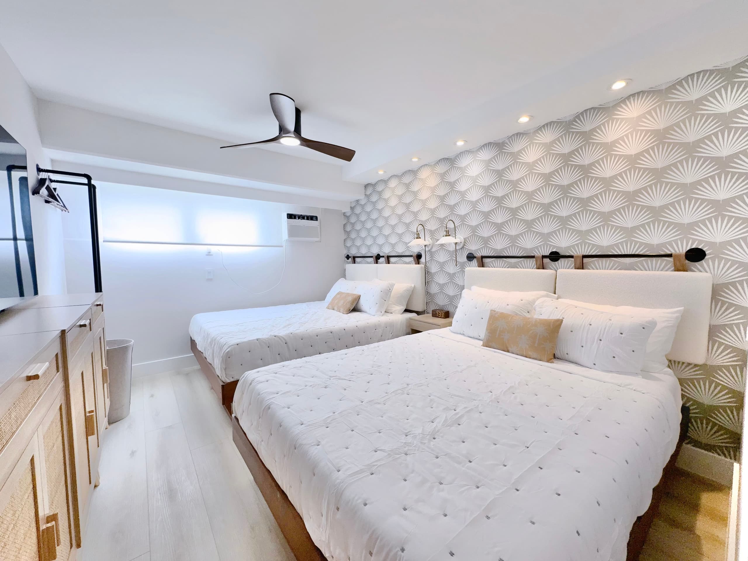 Ultra Modern-Waikiki Beach-Rare 2BR/2BTH/Parking! - Image 35