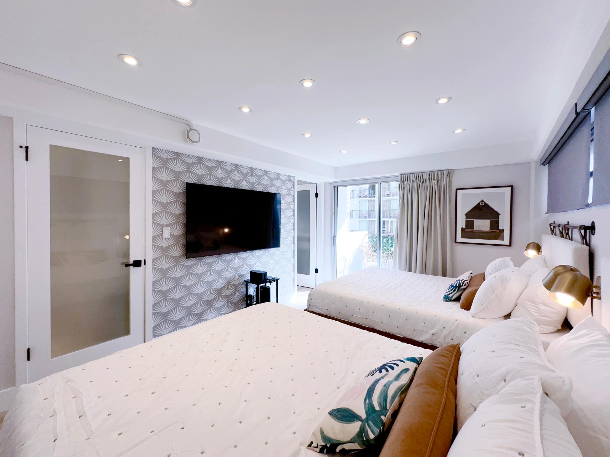 Ultra Modern-Waikiki Beach-Rare 2BR/2BTH/Parking! - Image 31