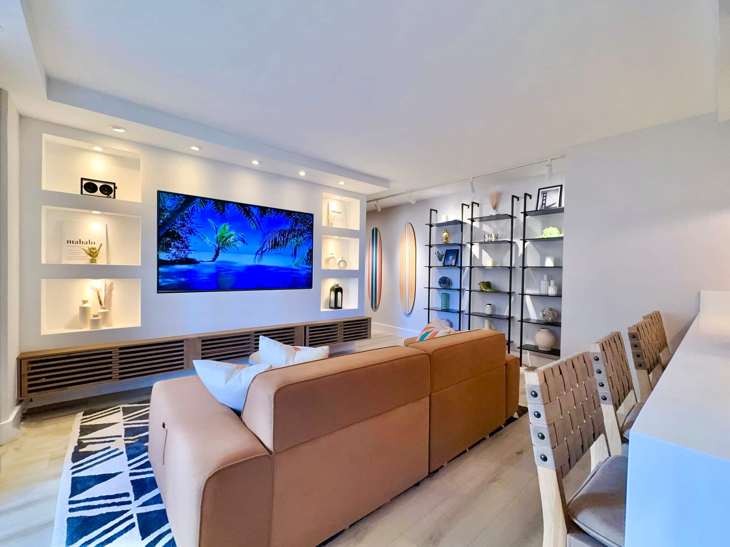 Ultra Modern-Waikiki Beach-Rare 2BR/2BTH/Parking! - Image 4