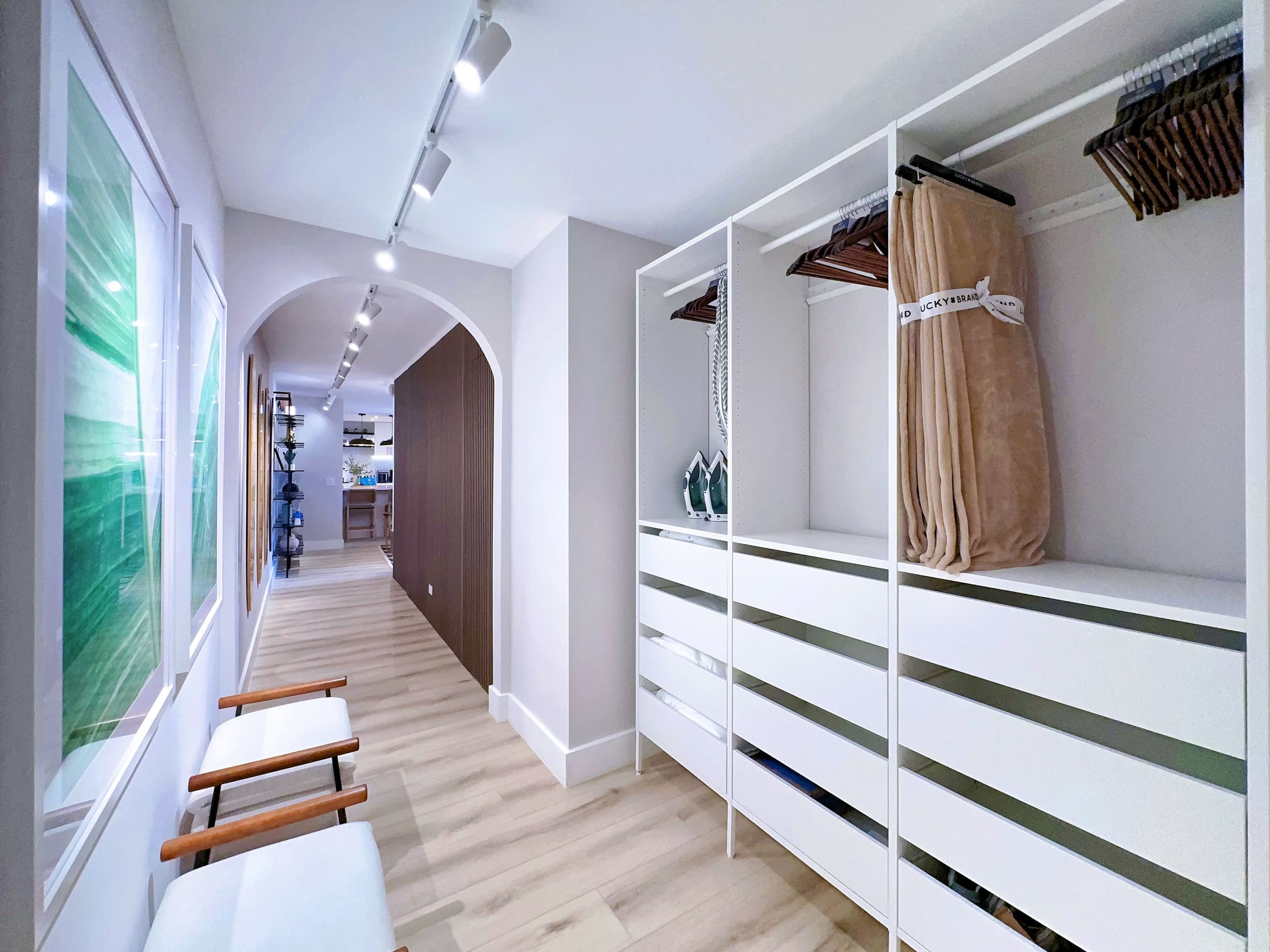 Ultra Modern-Waikiki Beach-Rare 2BR/2BTH/Parking! - Image 16