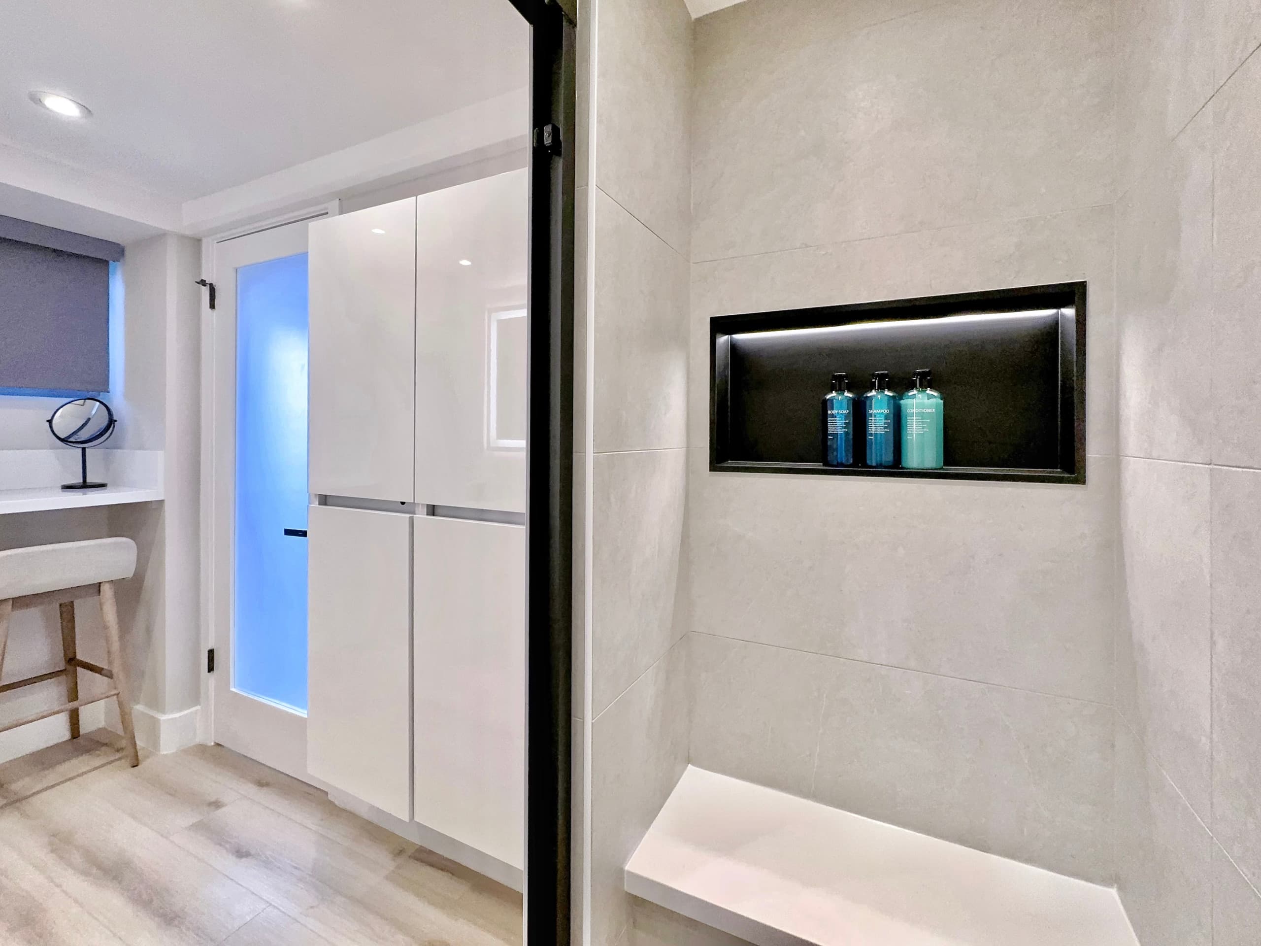 Ultra Modern-Waikiki Beach-Rare 2BR/2BTH/Parking! - Image 53