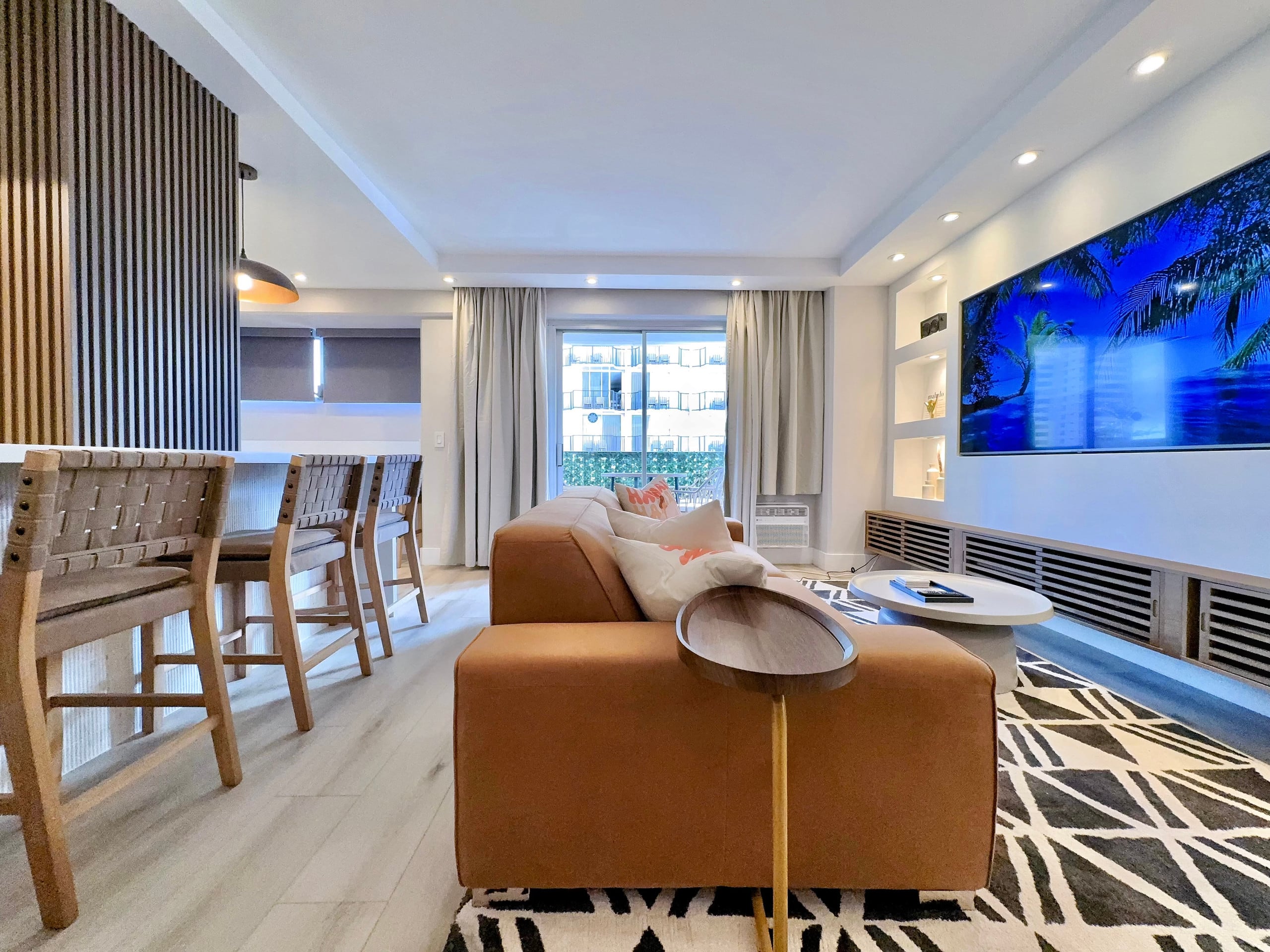 Ultra Modern-Waikiki Beach-Rare 2BR/2BTH/Parking! - Image 10