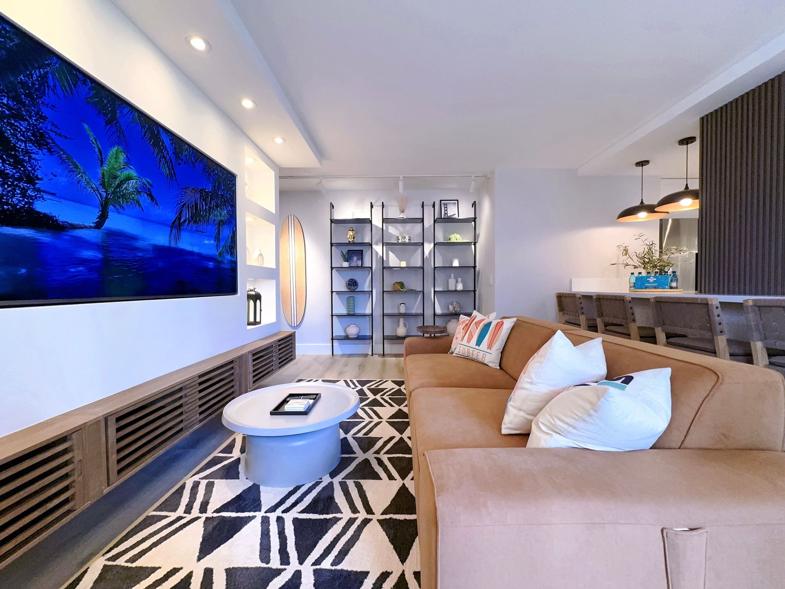 Ultra Modern-Waikiki Beach-Rare 2BR/2BTH/Parking! - Image 7