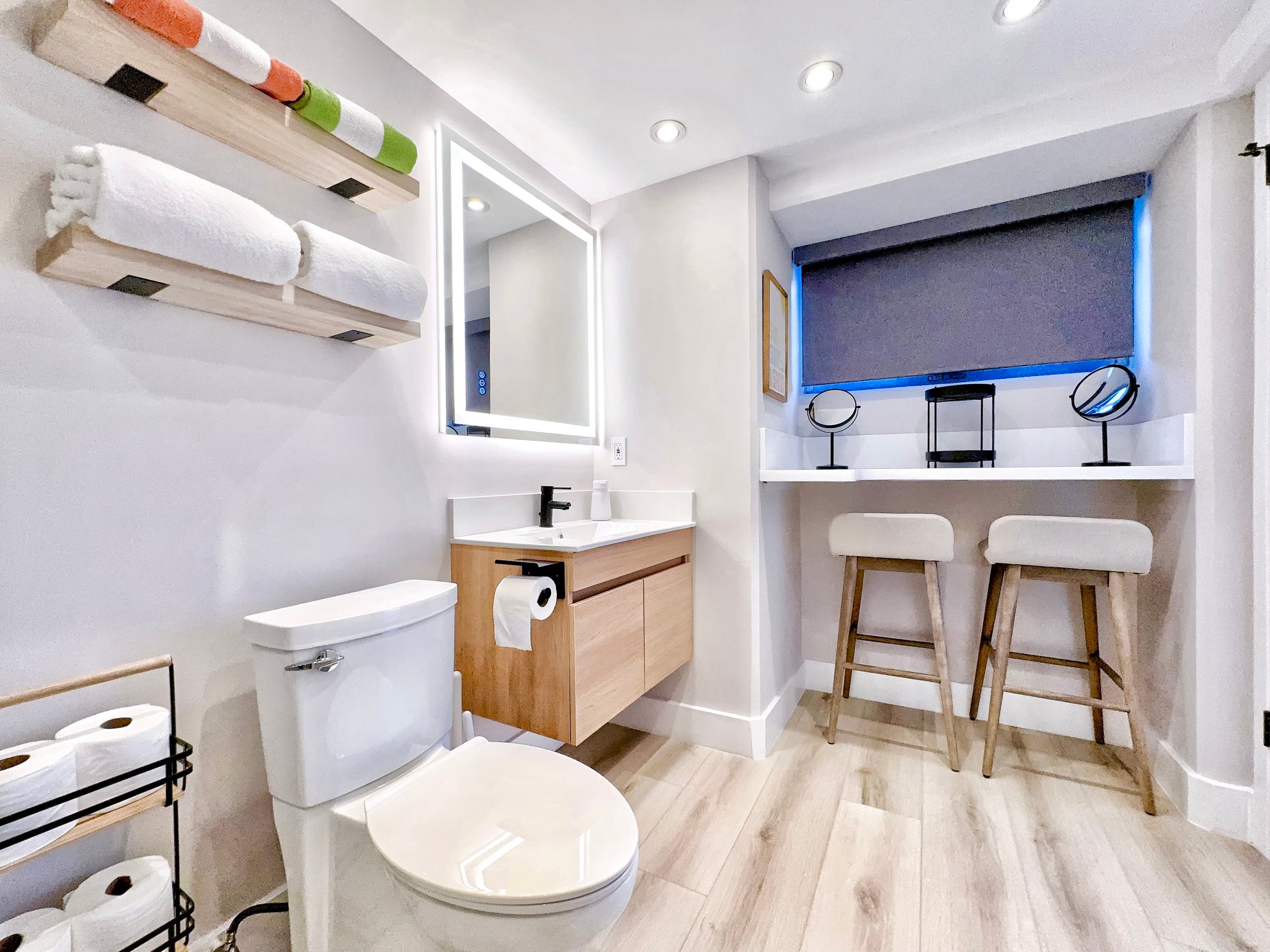 Ultra Modern-Waikiki Beach-Rare 2BR/2BTH/Parking! - Image 51