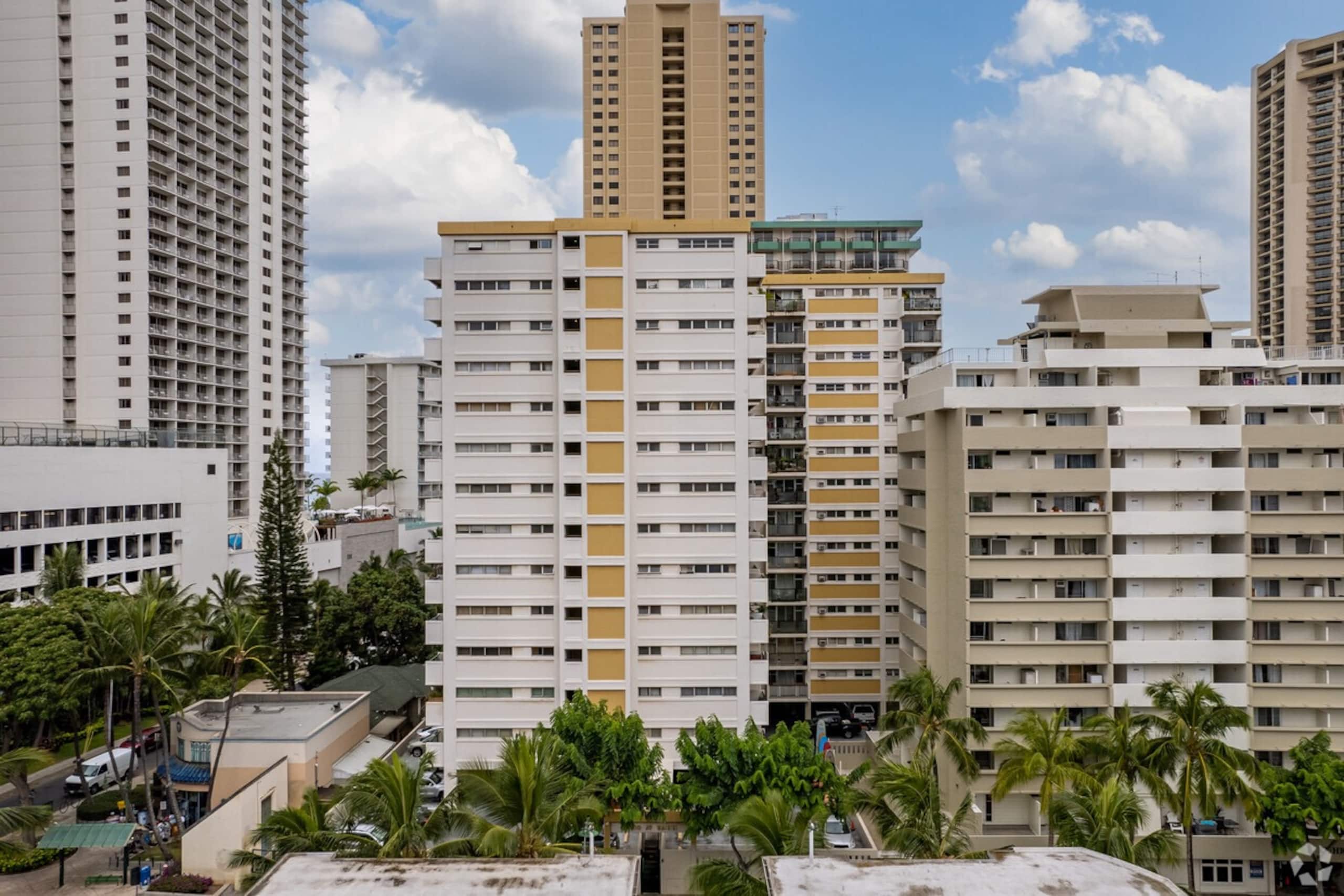 Ultra Modern-Waikiki Beach-Rare 2BR/2BTH/Parking! - Image 62