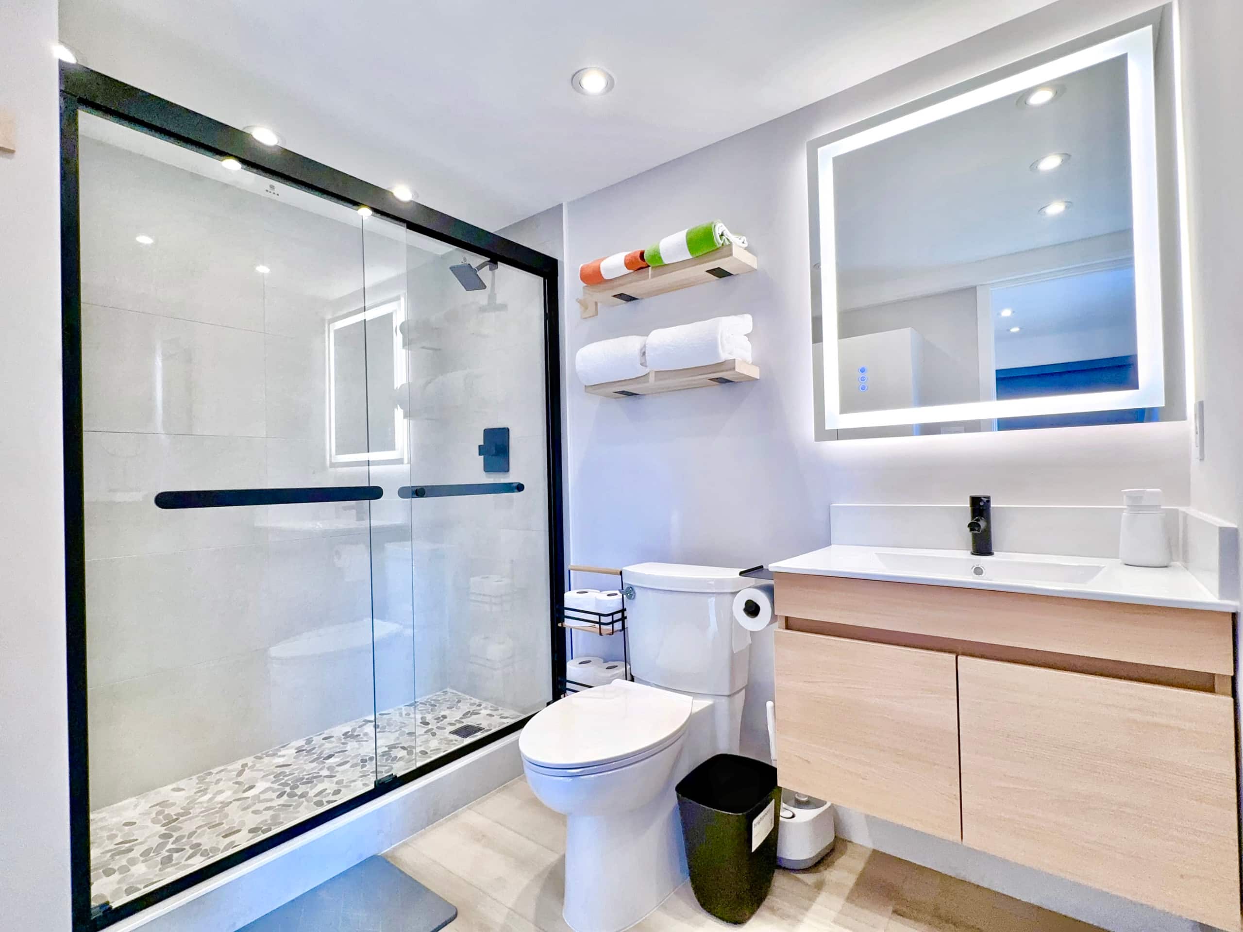 Ultra Modern-Waikiki Beach-Rare 2BR/2BTH/Parking! - Image 47