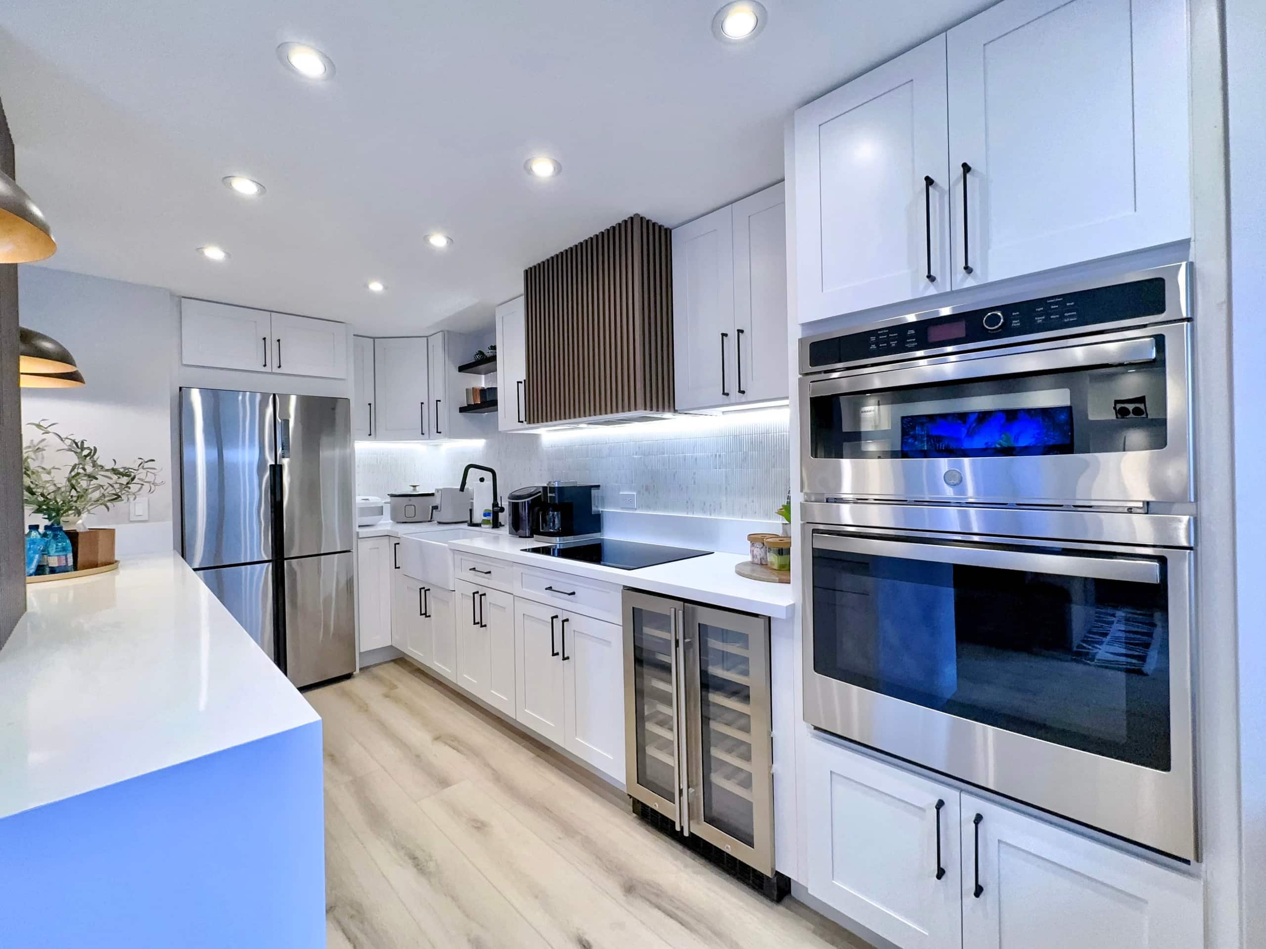 Ultra Modern-Waikiki Beach-Rare 2BR/2BTH/Parking! - Image 20