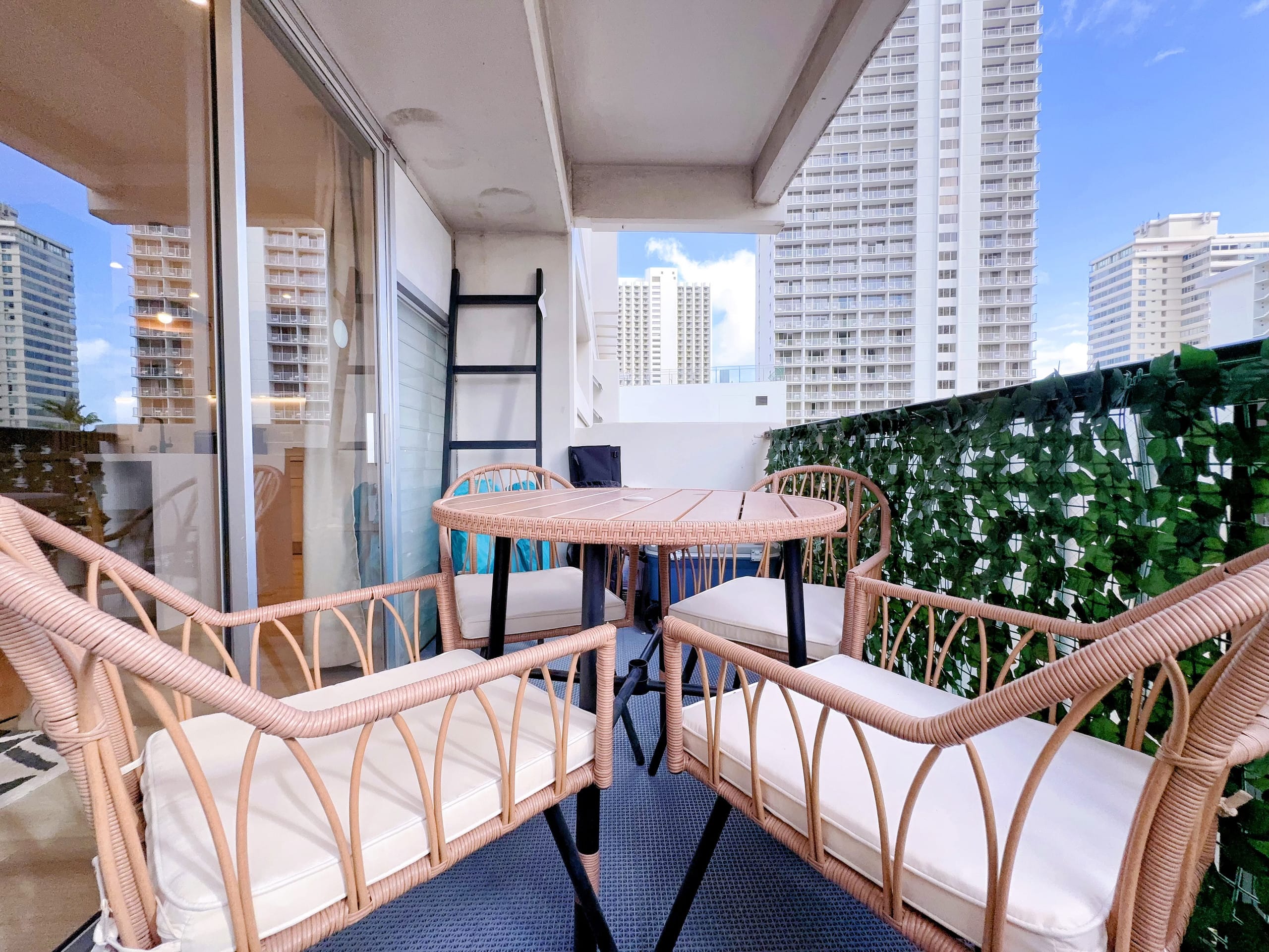 Ultra Modern-Waikiki Beach-Rare 2BR/2BTH/Parking! - Image 56