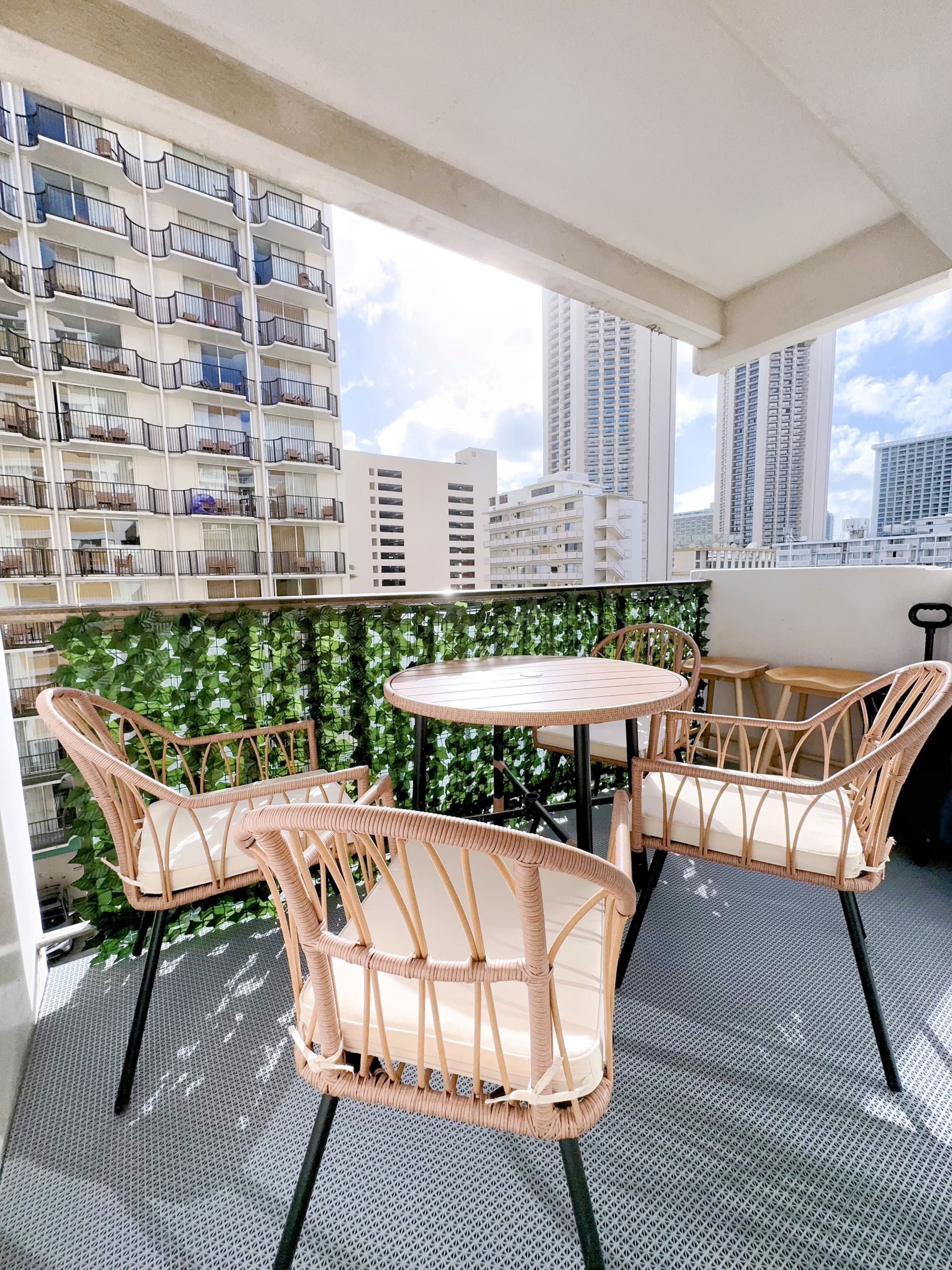 Ultra Modern-Waikiki Beach-Rare 2BR/2BTH/Parking! - Image 61