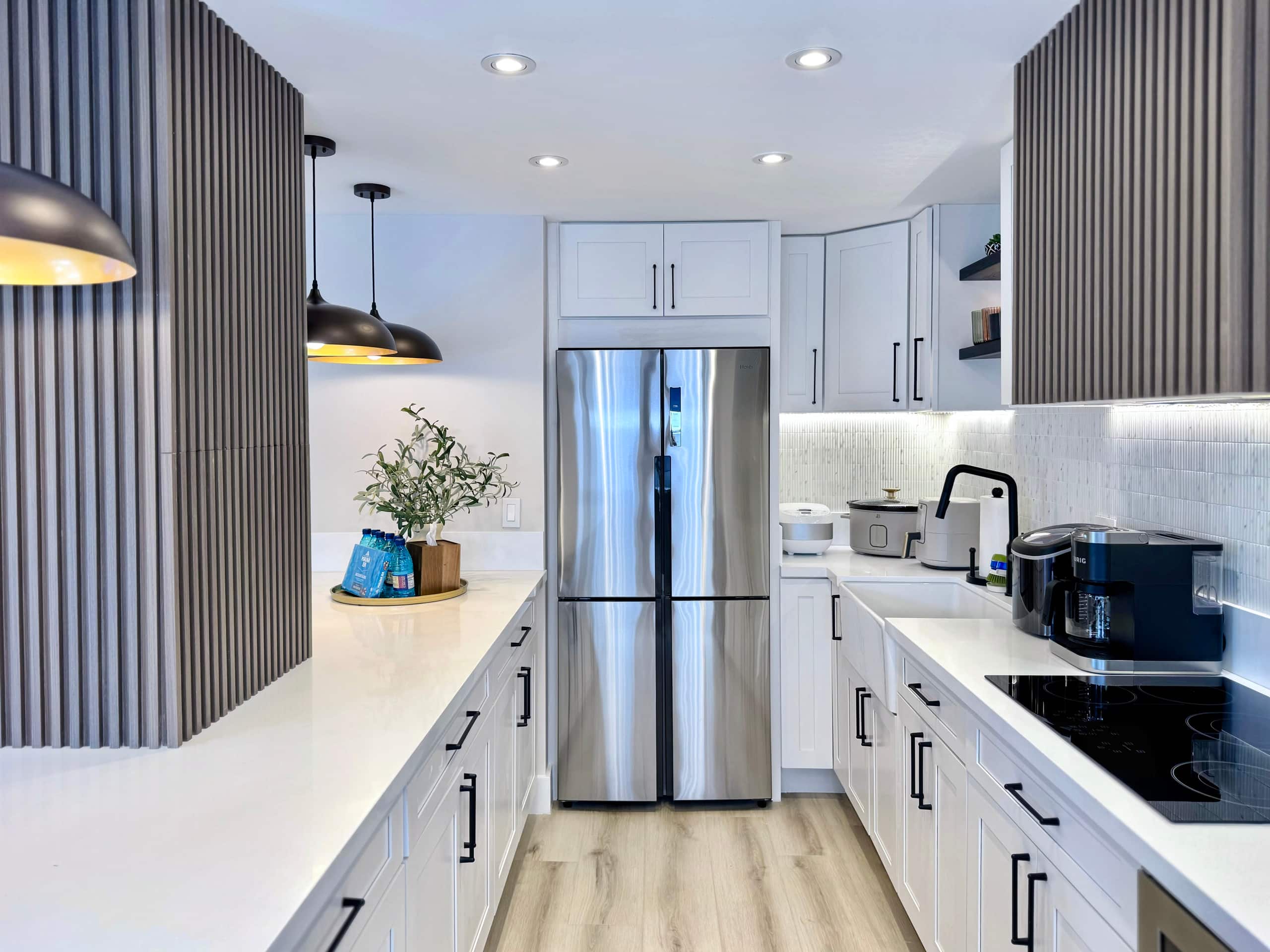 Ultra Modern-Waikiki Beach-Rare 2BR/2BTH/Parking! - Image 18