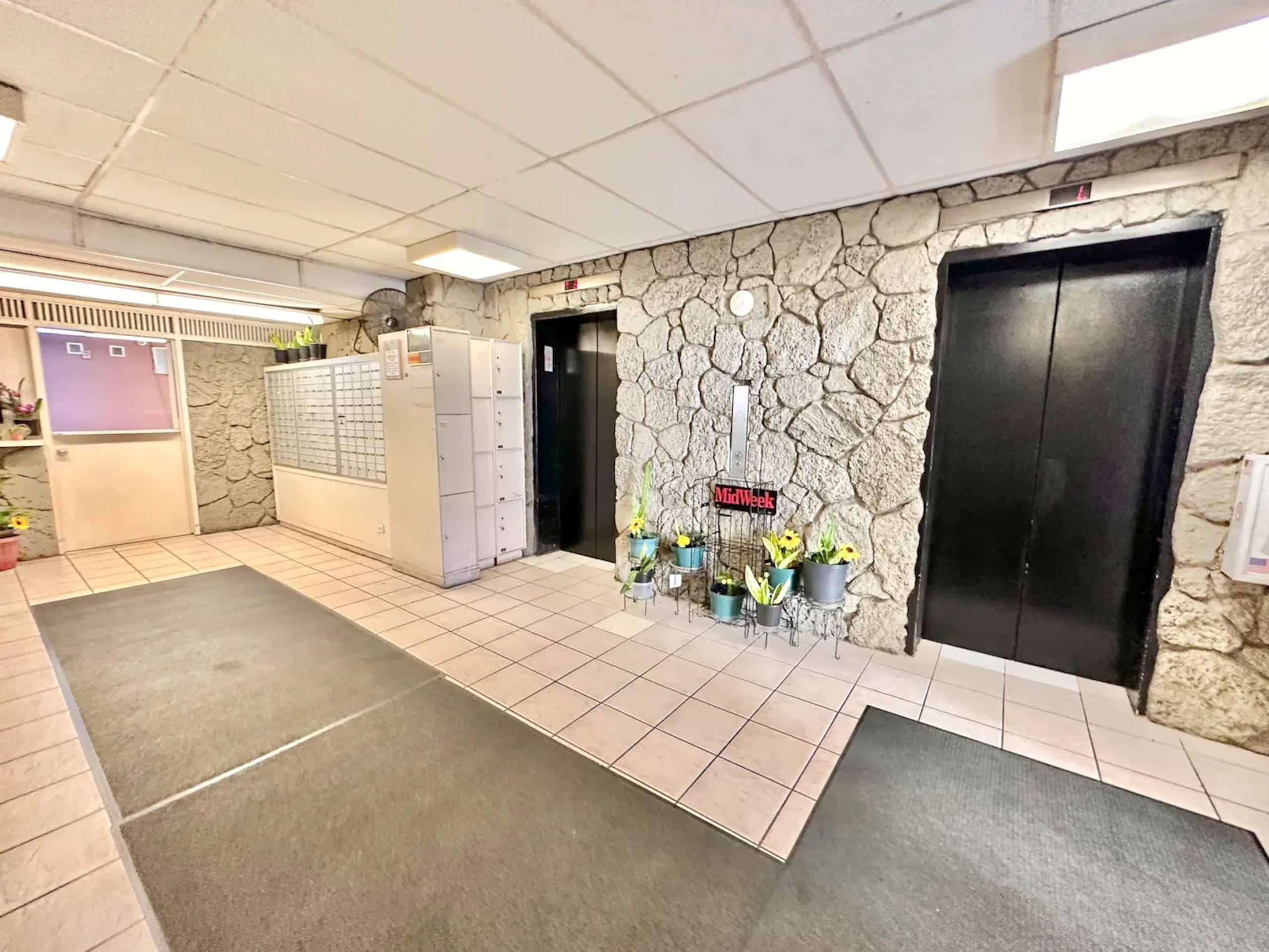 Ultra Modern-Waikiki Beach-Rare 2BR/2BTH/Parking! - Image 69