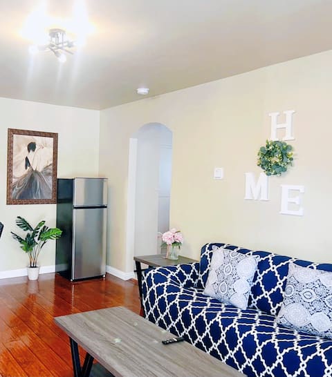 Bright quiet 2B1B w/ Easy Parking (Prime Location)