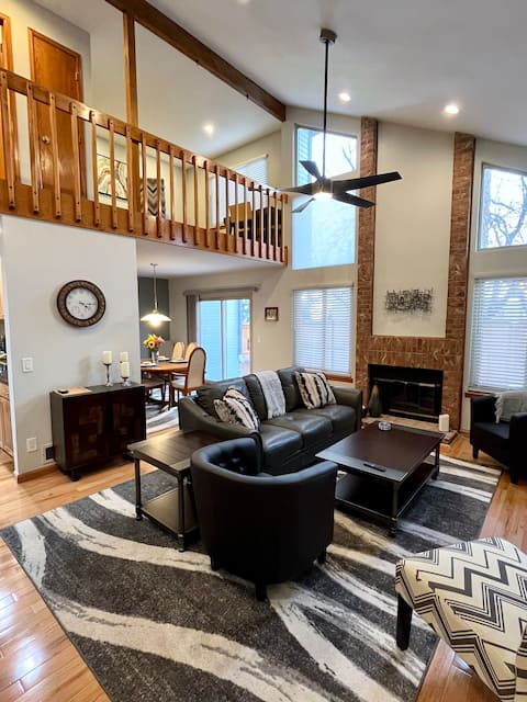 Popular Airbnb listing: Inviting Centennial Townhome in Centennial
