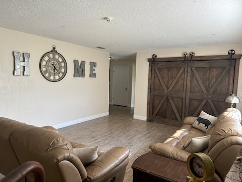 Successful Airbnb property: One of a kind - 6 bedrooms & 6.5 bathrooms in Port Orange
